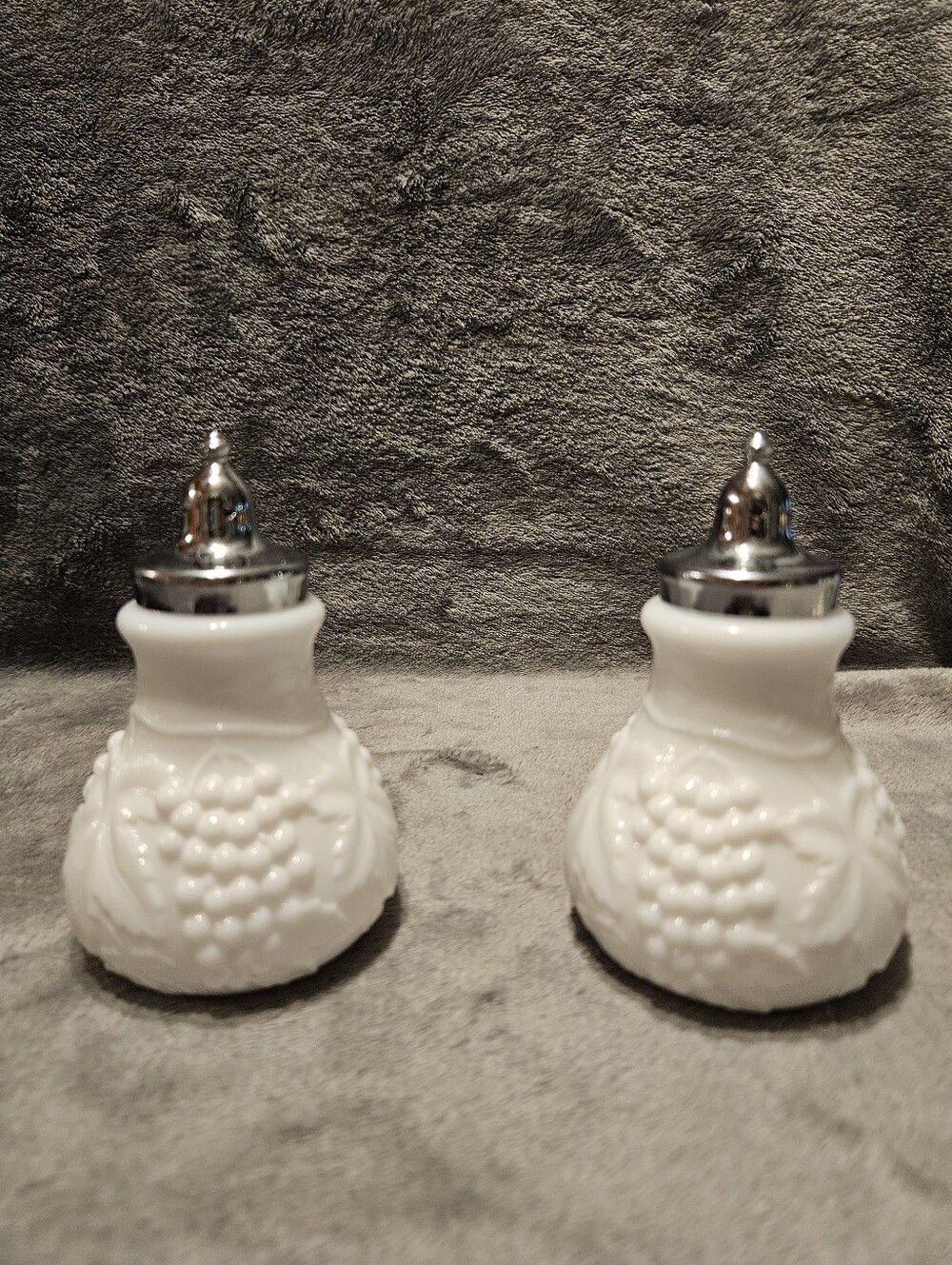 Vintage grape ans vinegar salt & pepper shakers